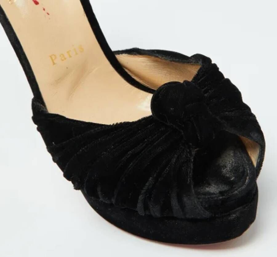 Christian Louboutin Pre-owned Velvet sandals Black Dames