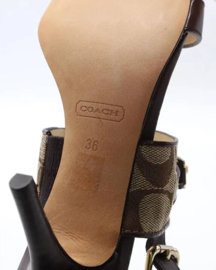 Coach Pre-owned Leather heels Brown Dames