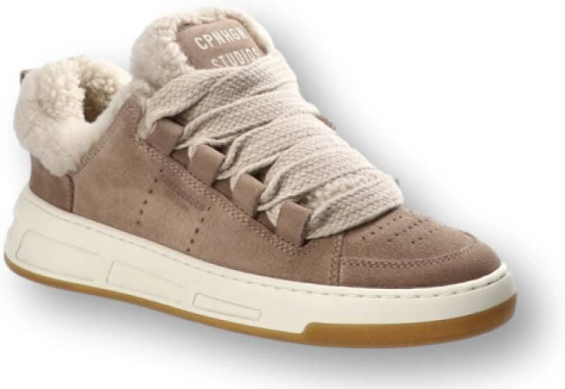 Copenhagen Studios Taupe Suede Skater Sneakers met Lamswol Brown Dames