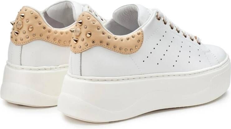 Cult Witte Karamel Leren Sneakers met Gouden Studs White Dames