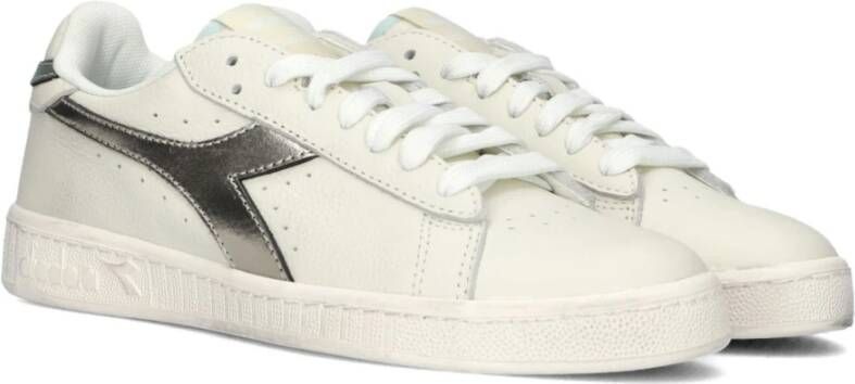 Diadora Lage gewaxte metalen sneakers in wit White Dames