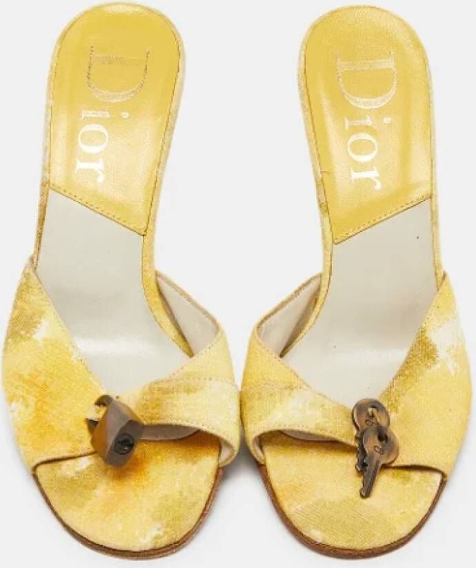 Dior Vintage Pre-owned Canvas sandals Yellow Dames