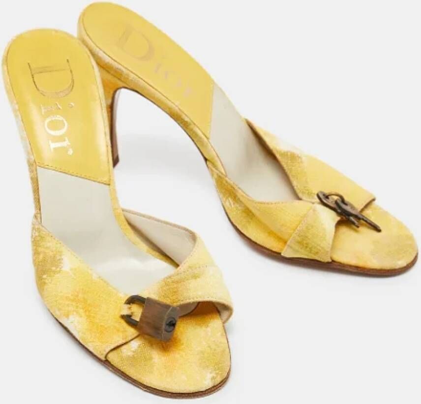 Dior Vintage Pre-owned Canvas sandals Yellow Dames