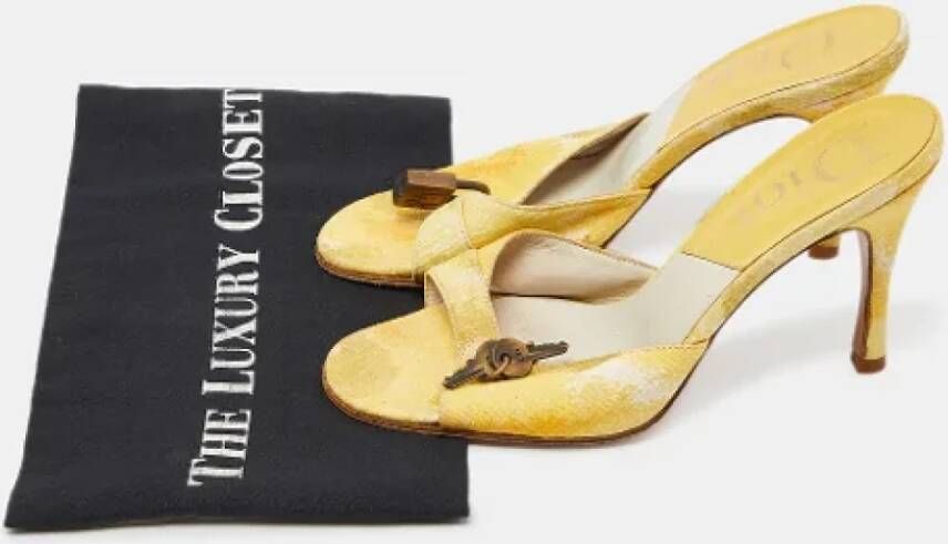 Dior Vintage Pre-owned Canvas sandals Yellow Dames