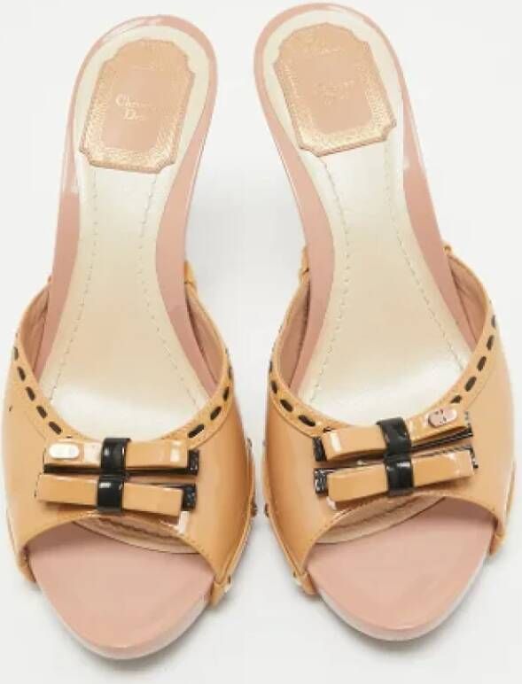 Dior Vintage Pre-owned Leather sandals Beige Dames