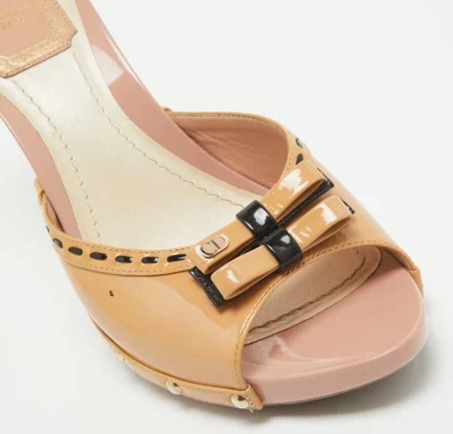 Dior Vintage Pre-owned Leather sandals Beige Dames