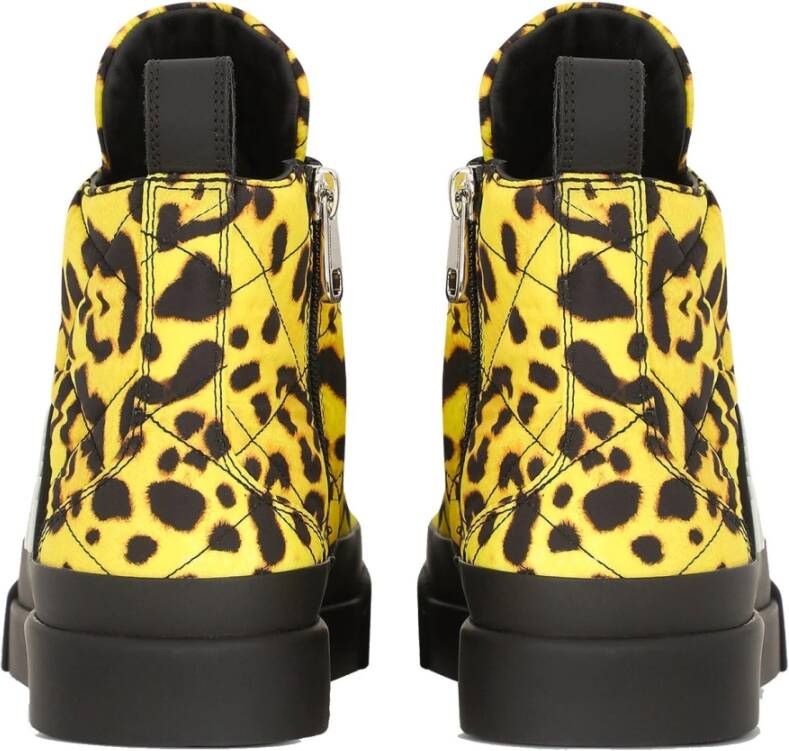 Dolce & Gabbana Luipaard Quilted Sneakers Veters Ronde Neus Yellow Dames