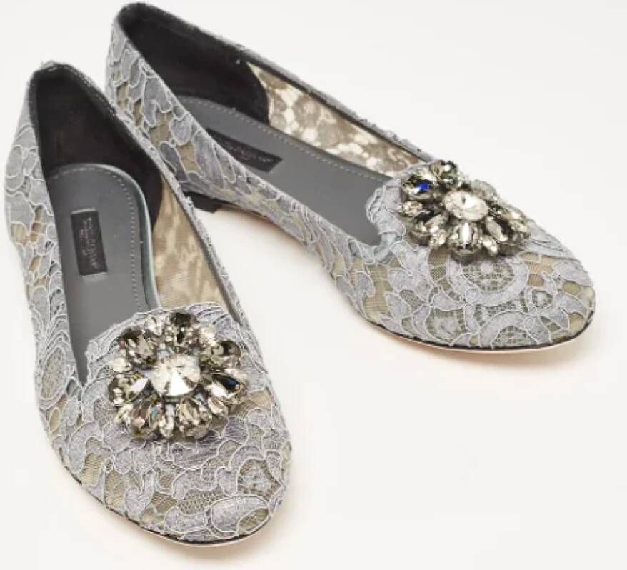 Dolce & Gabbana Pre-owned Lace flats Gray Dames