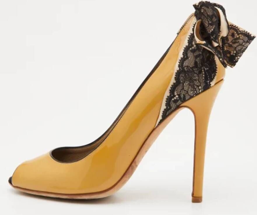 Dolce & Gabbana Pre-owned Lace heels Yellow Dames