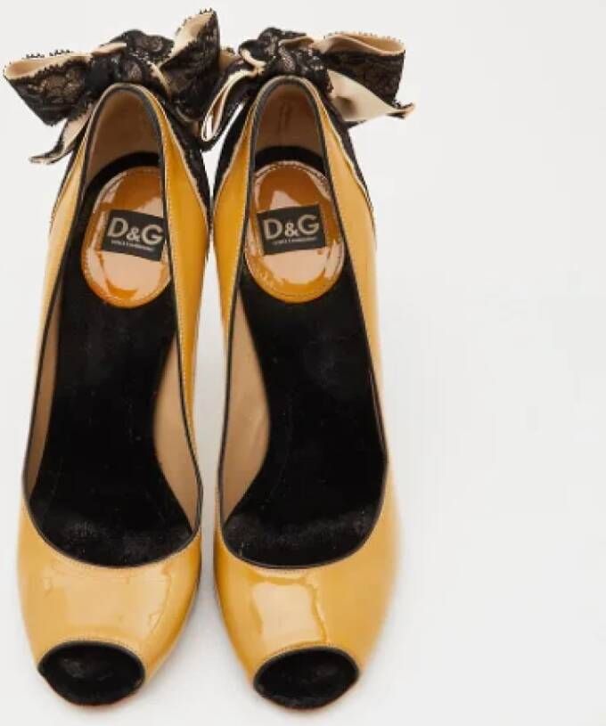 Dolce & Gabbana Pre-owned Lace heels Yellow Dames