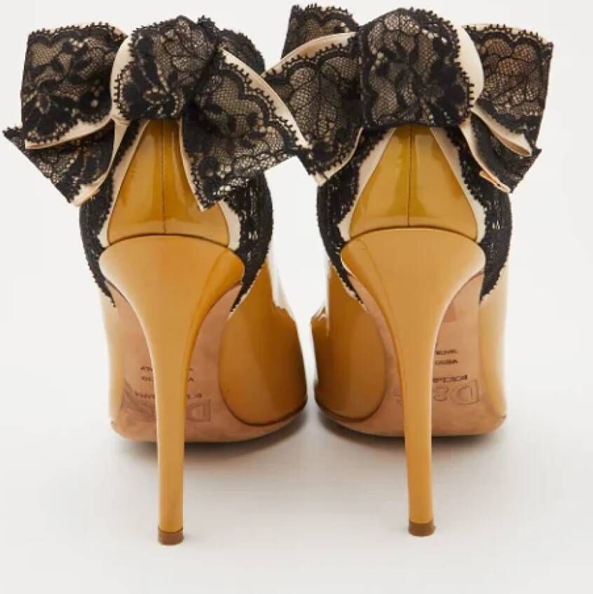 Dolce & Gabbana Pre-owned Lace heels Yellow Dames