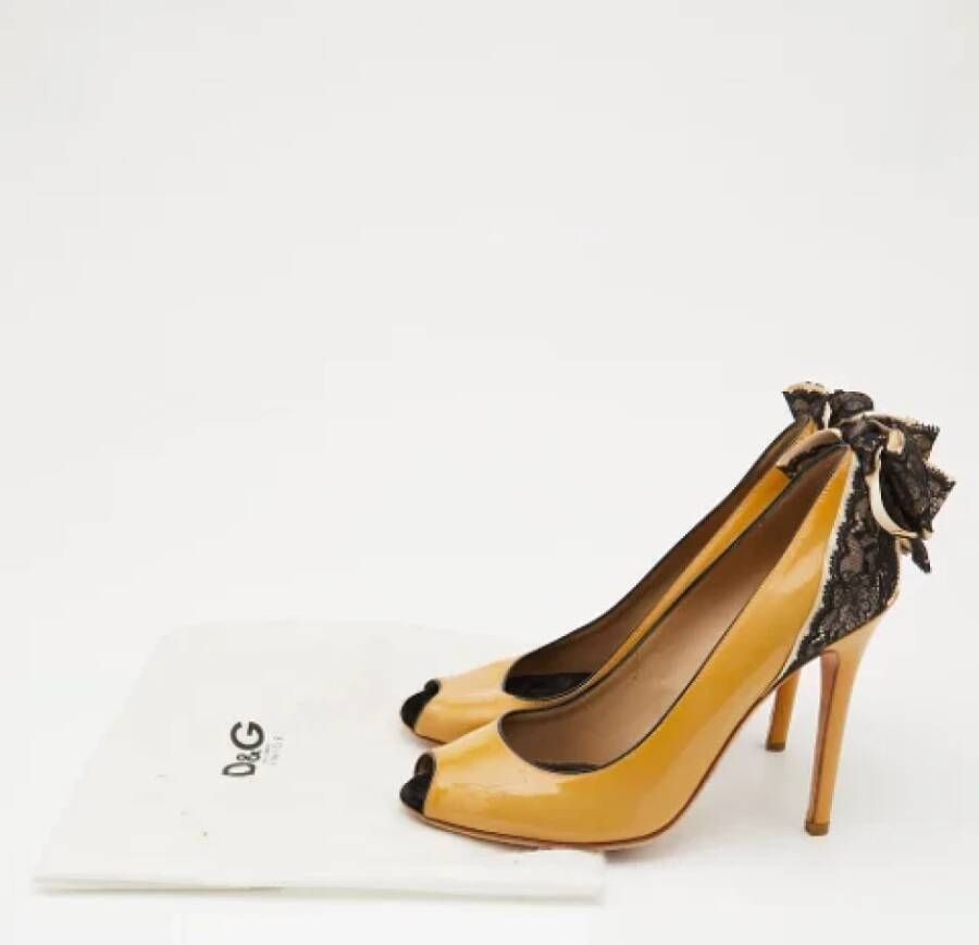 Dolce & Gabbana Pre-owned Lace heels Yellow Dames