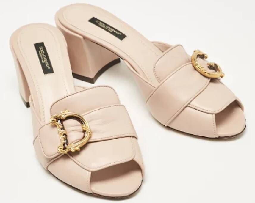 Dolce & Gabbana Pre-owned Leather sandals Beige Dames