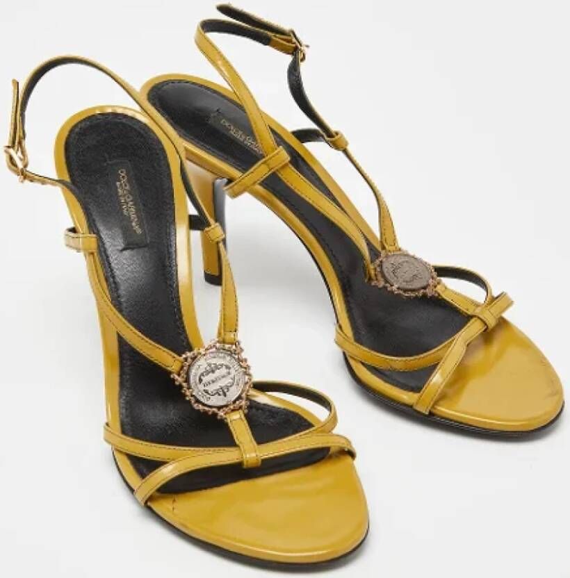 Dolce & Gabbana Pre-owned Leather sandals Yellow Dames