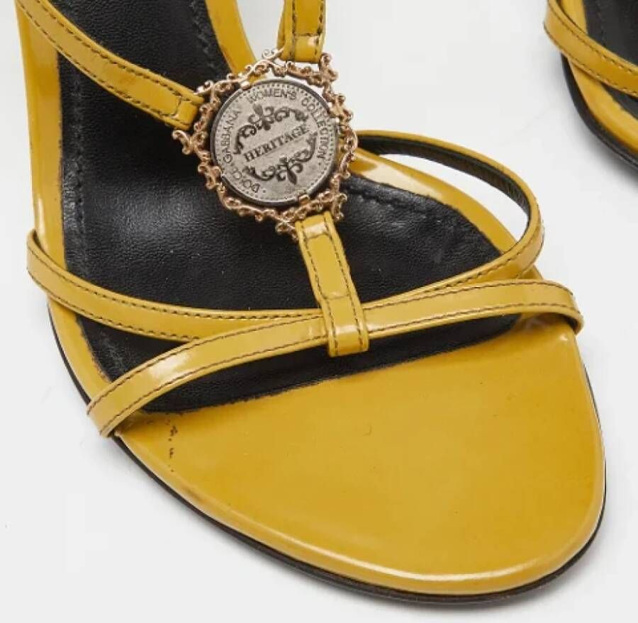 Dolce & Gabbana Pre-owned Leather sandals Yellow Dames