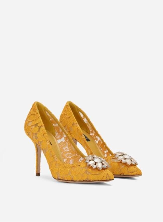 Dolce & Gabbana Regenboog Kant Pumps met Broche Yellow Dames