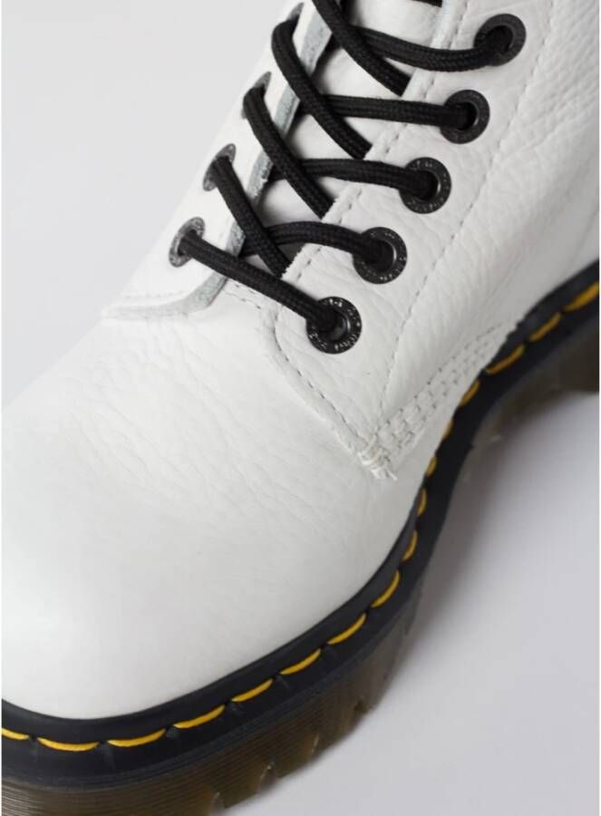 Dr. Martens Lace-up Boots Wit Dames