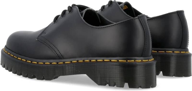 Dr. Martens Zwarte Gesloten Oxford Schoenen Aw24 Black Heren