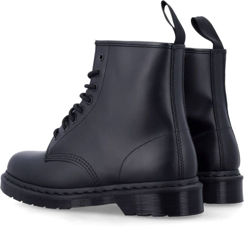 Dr. Martens Zwarte Gesloten Veterschoenen Aw24 Black Heren