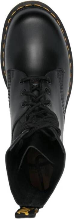 Dr. Martens Zwarte leren Anfibio laarzen met gele stiksels Black Heren