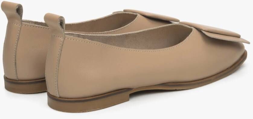 Estro Dames Beige Leren Ballet Flats met Decoratieve Versiering Beige Dames