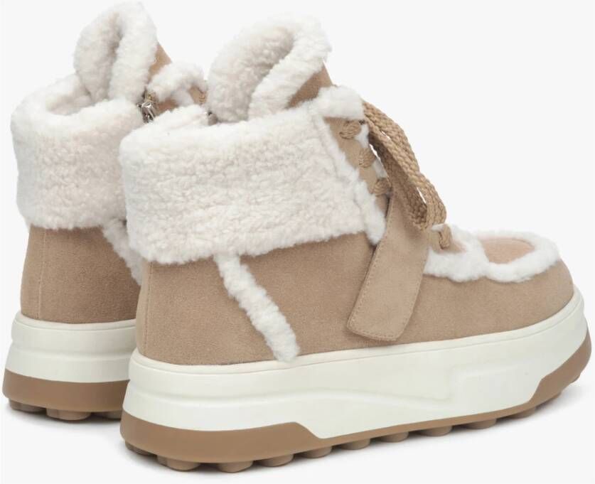 Estro Beige Velours Enkellaarzen voor Dames voor de Winter met Wollen Voering Beige Dames