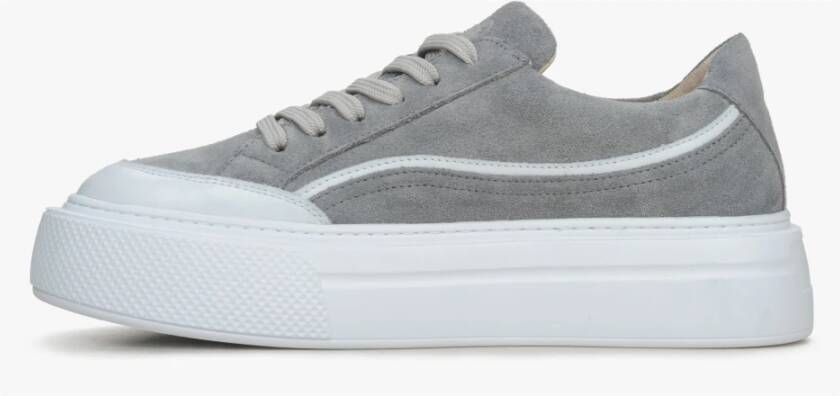 Estro Dames Grijze Lage Sneakers gemaakt van Echt Italiaans Velours Er00115643 Gray Dames