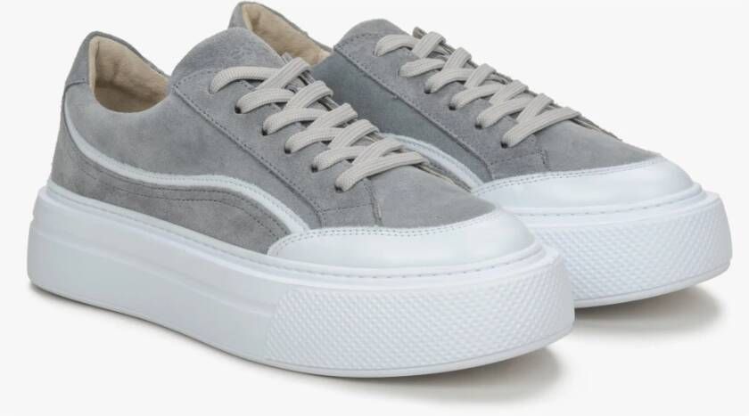 Estro Dames Grijze Lage Sneakers gemaakt van Echt Italiaans Velours Er00115643 Gray Dames