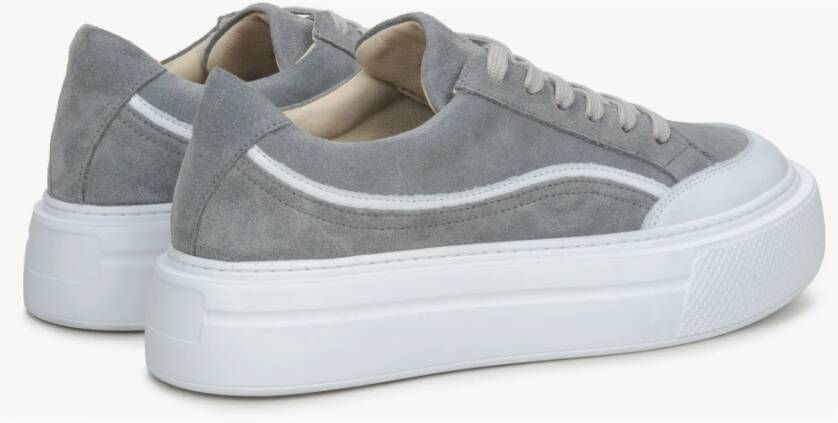 Estro Dames Grijze Lage Sneakers gemaakt van Echt Italiaans Velours Er00115643 Gray Dames