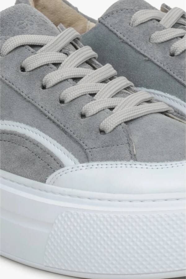 Estro Dames Grijze Lage Sneakers gemaakt van Echt Italiaans Velours Er00115643 Gray Dames