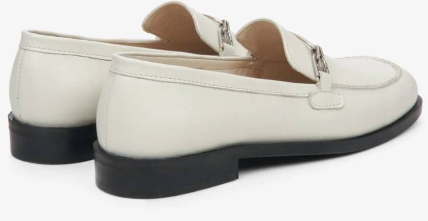 Estro Dames Crème Beige Leren Loafers met een Zilveren Ketting Er00114675 Beige Dames