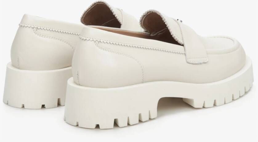 Estro Dames Lichtbeige Leren Loafers met een Chunky Zool Er00114644 Beige Dames