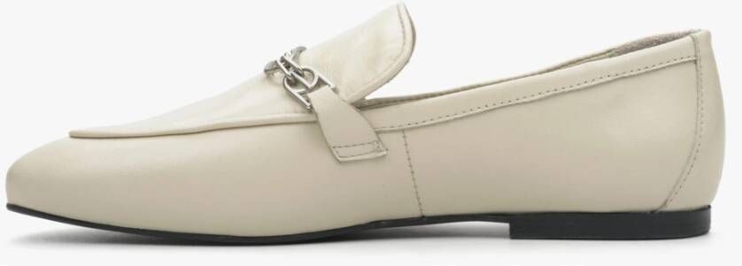 Estro Dames Licht Beige Leren Penny Loafers met een Zilveren Ketting Er00114386 Beige Dames