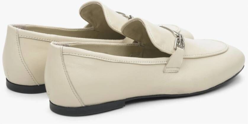 Estro Dames Licht Beige Leren Penny Loafers met een Zilveren Ketting Er00114386 Beige Dames