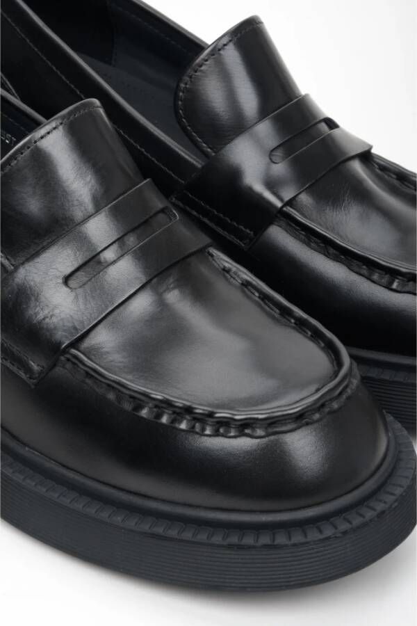 Estro Dames Zwarte Penny Loafers met Stevige Hak gemaakt van Echt Leer Er00113576 Black Dames