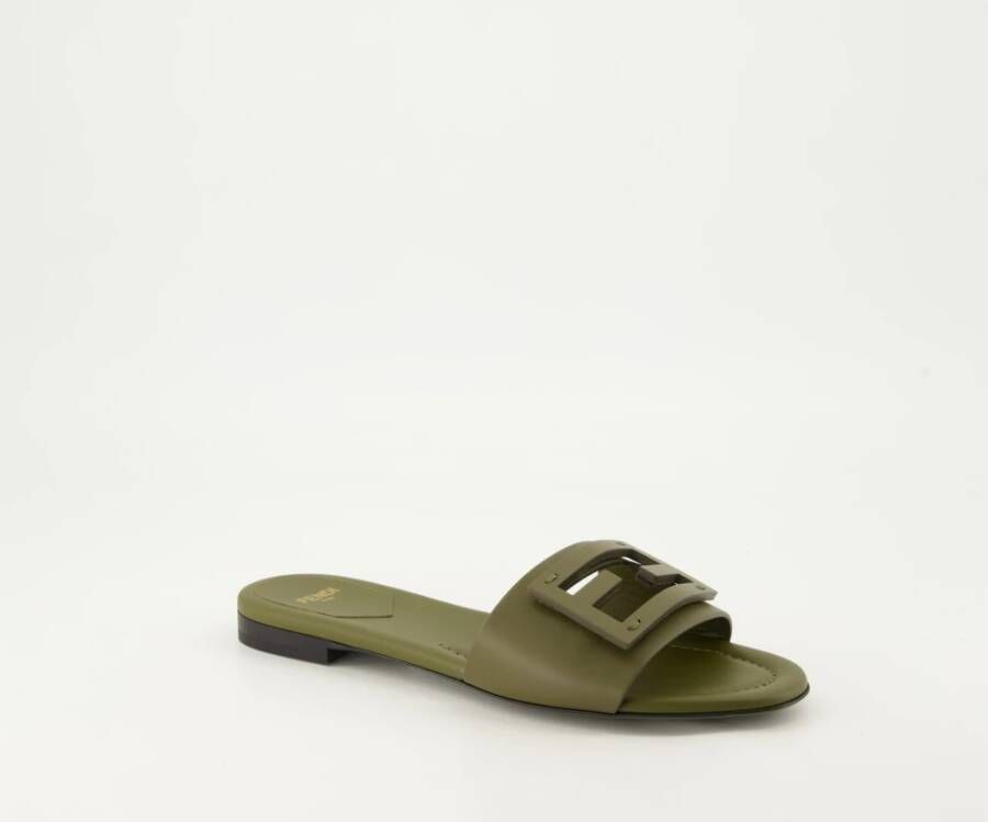 Fendi Platte Baguette Sandalen in Khaki Green Dames