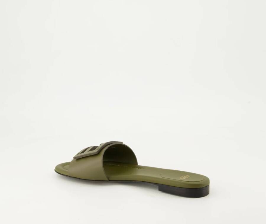 Fendi Platte Baguette Sandalen in Khaki Green Dames