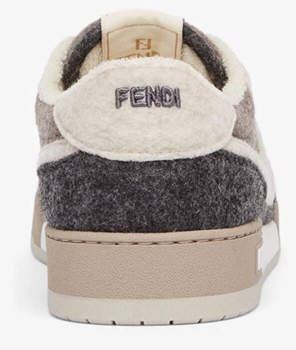 Fendi Platte schoenen voor vrouwen Beige Heren