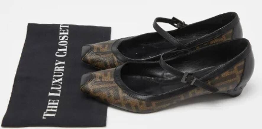 Fendi Vintage Pre-owned Coated canvas flats Brown Dames