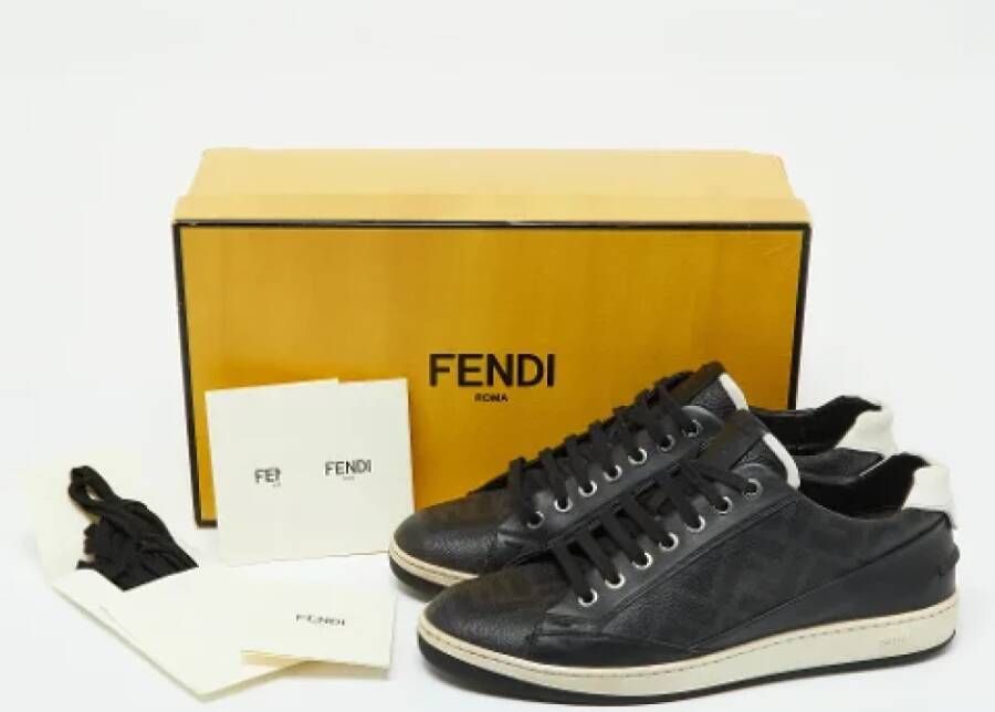 Fendi Vintage Pre-owned Coated canvas sneakers Black Heren