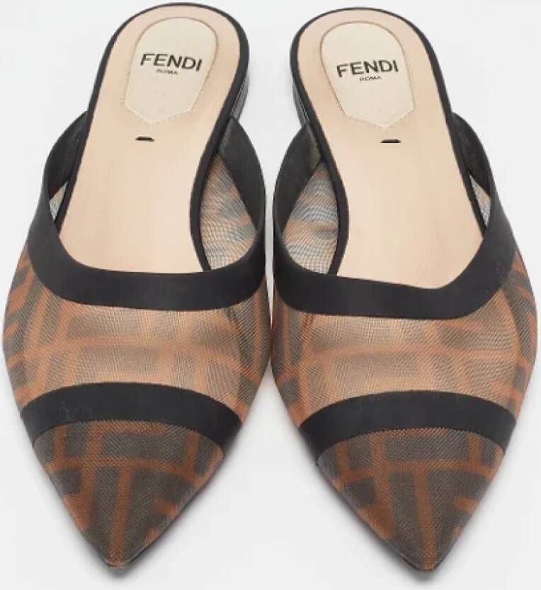 Fendi Vintage Pre-owned Leather flats Beige Dames