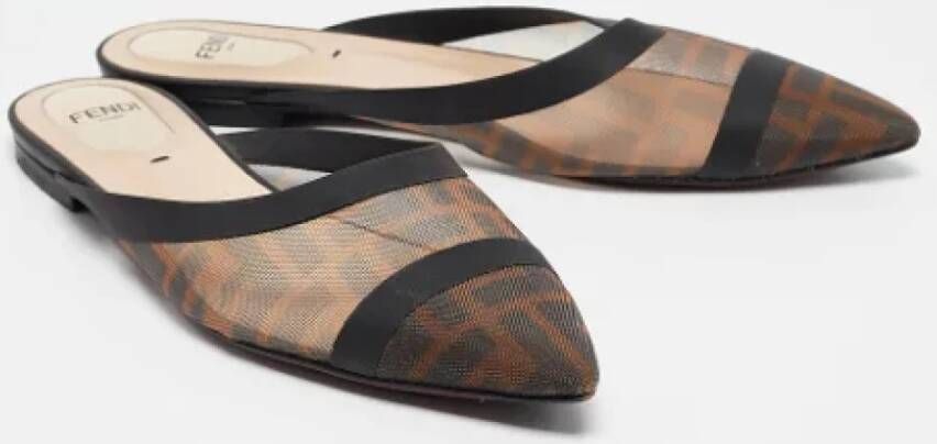 Fendi Vintage Pre-owned Leather flats Beige Dames