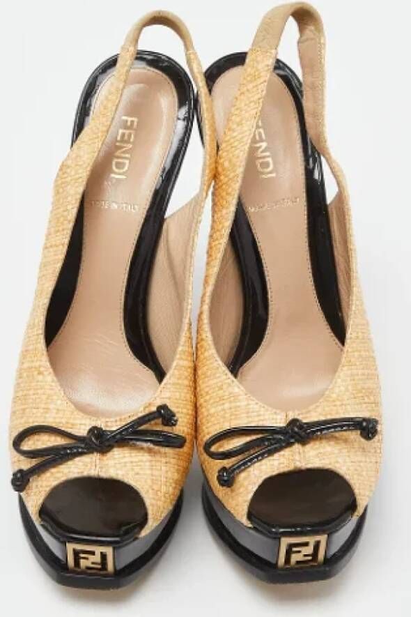 Fendi Vintage Pre-owned Leather heels Beige Dames