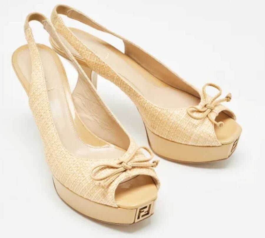 Fendi Vintage Pre-owned Leather heels Beige Dames