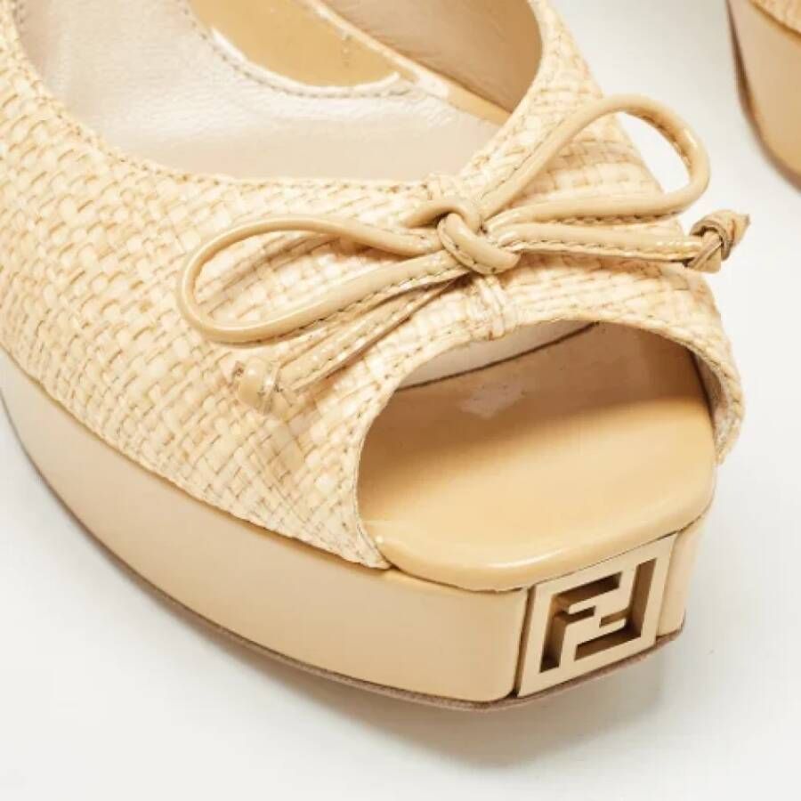 Fendi Vintage Pre-owned Leather heels Beige Dames