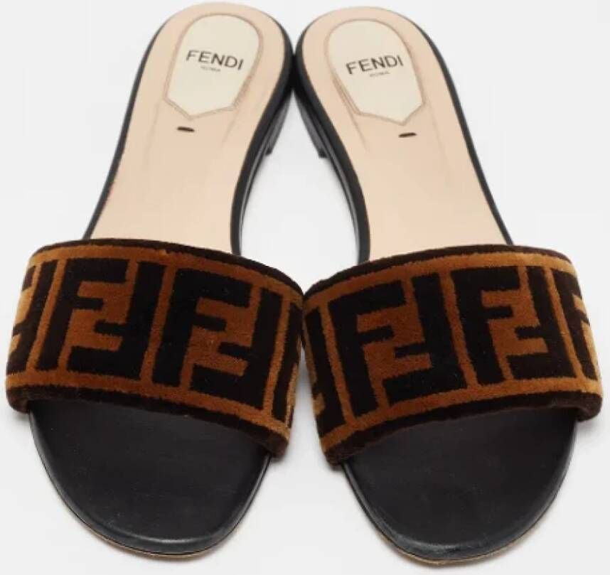 Fendi Vintage Pre-owned Velvet sandals Brown Dames