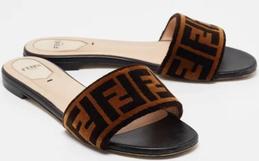 Fendi Vintage Pre-owned Velvet sandals Brown Dames