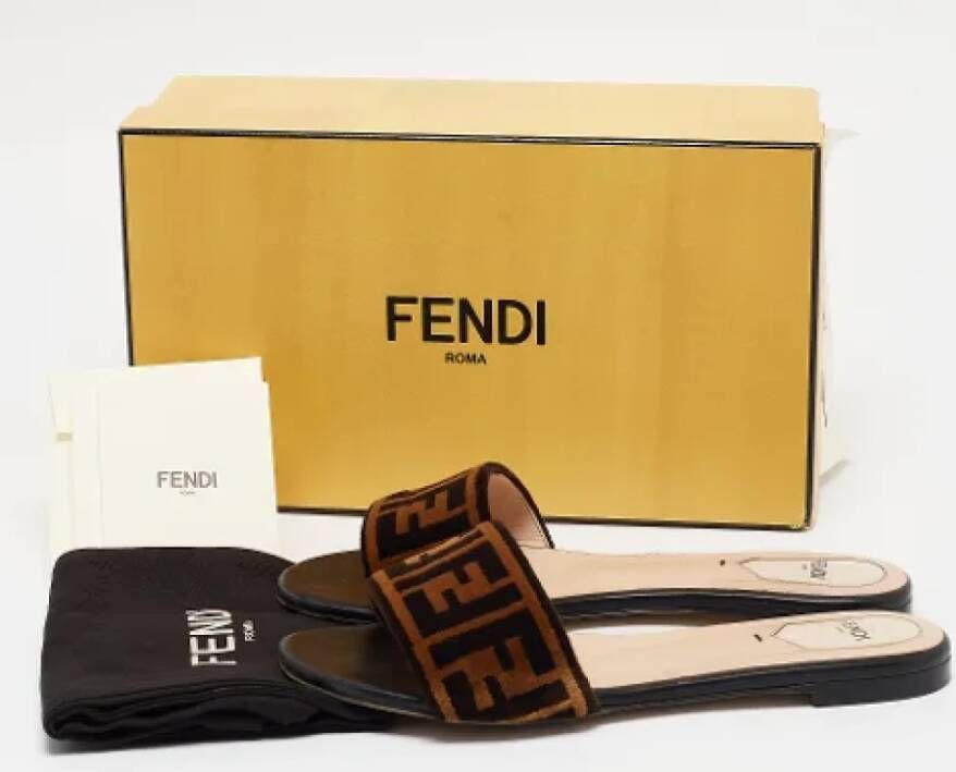 Fendi Vintage Pre-owned Velvet sandals Brown Dames