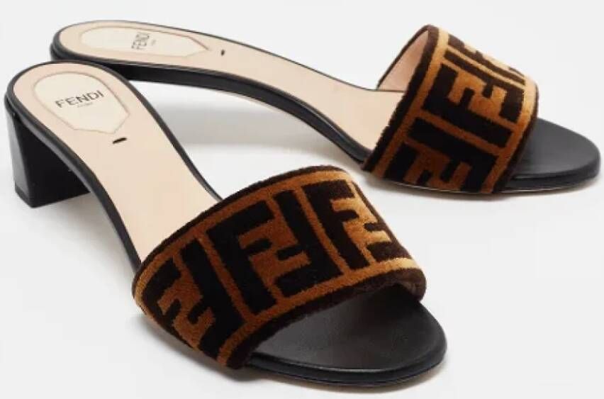 Fendi Vintage Pre-owned Velvet sandals Brown Dames