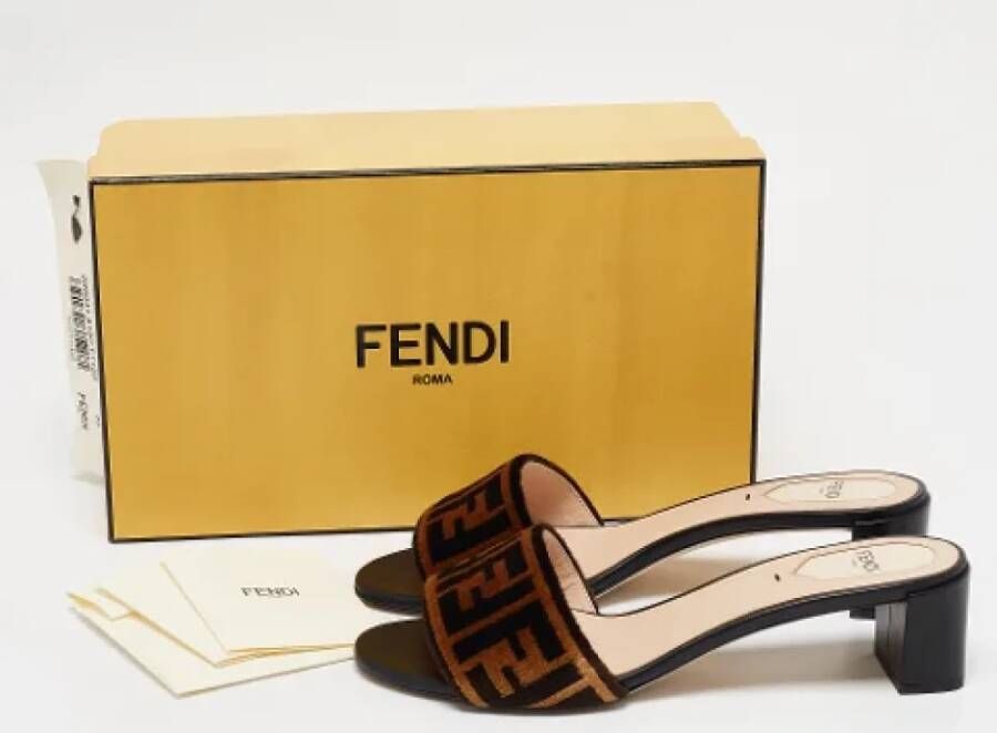 Fendi Vintage Pre-owned Velvet sandals Brown Dames